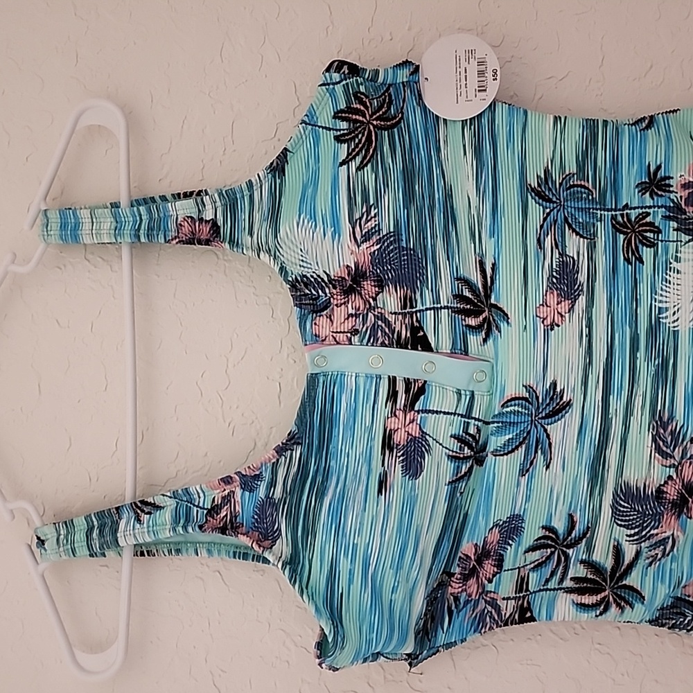 Onepiece Tropical Swimsuit 🩱 - Picture 4 of 17
